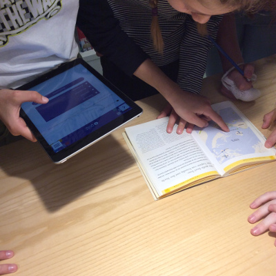 Kinder bei einer iPad Raylle
