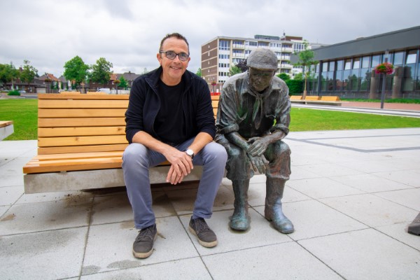 Bürgermeister Prof. Dr. Christoph Landscheidt mit der Bronzestatur Kumpel Fritz