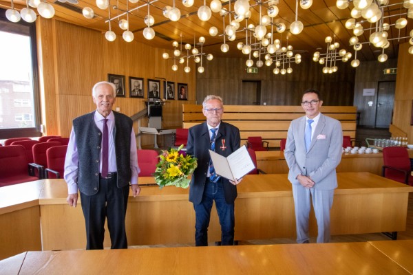 stv. Landrat Heinrich Heselmann, Hans-Jürgen Falk und Bürgermeister Prof. Dr. Christoph Landscheidt