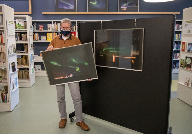 Stefan Reilich mit seinen großformatigen Polarlicht-Fotografien