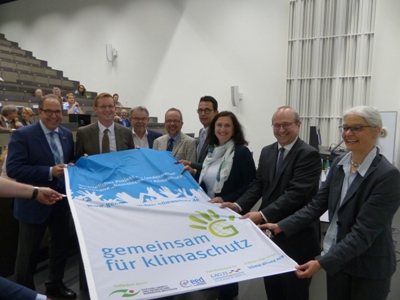 DuSolaris erhält Klimaschutzflagge für außerordentliches Engagement im Klimaschutz