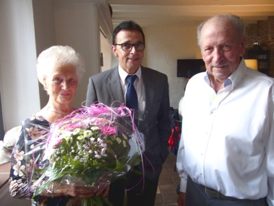 Bürgermeister Christoph Landscheidt gratuliert Ehepaar Neuenhaus zu 60 Ehejahren