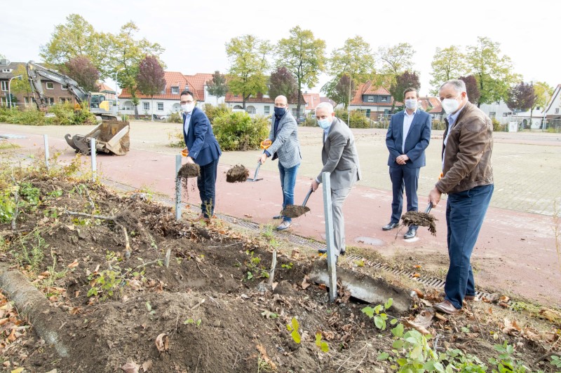 Erster Spatenstich für den REWE-Markt